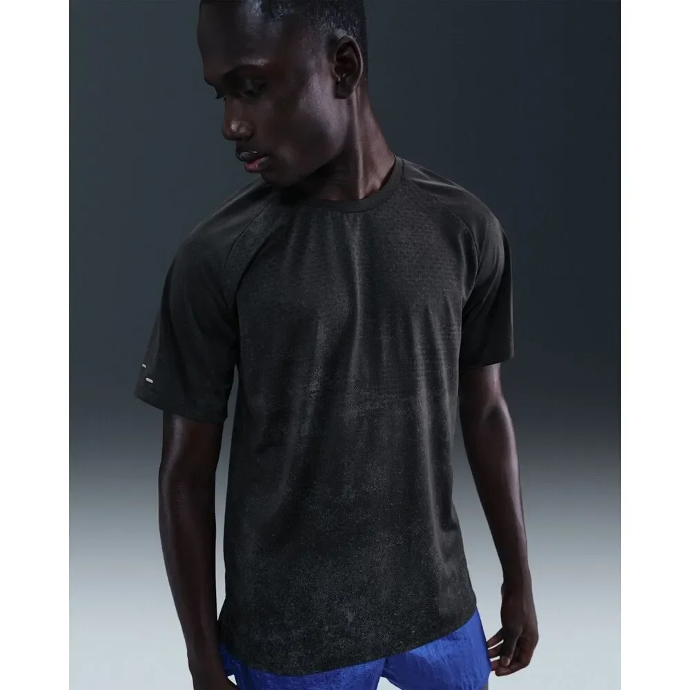 Nike Stride Dri-FIT ADV Short-Sleeve Running Top Reflective Accents Off Noir Med